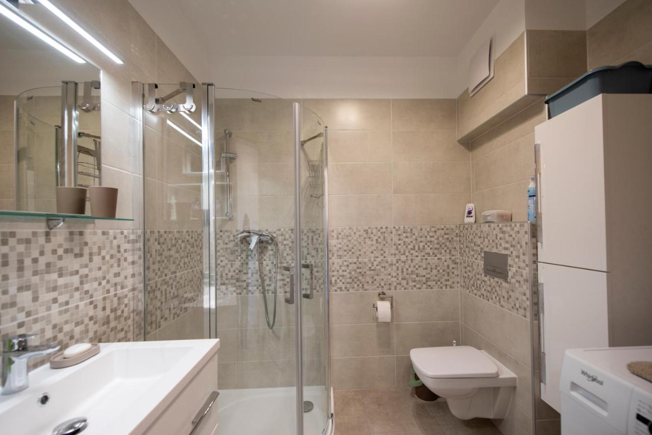 Zsuka Apartman Free Parking 페치 외부 사진