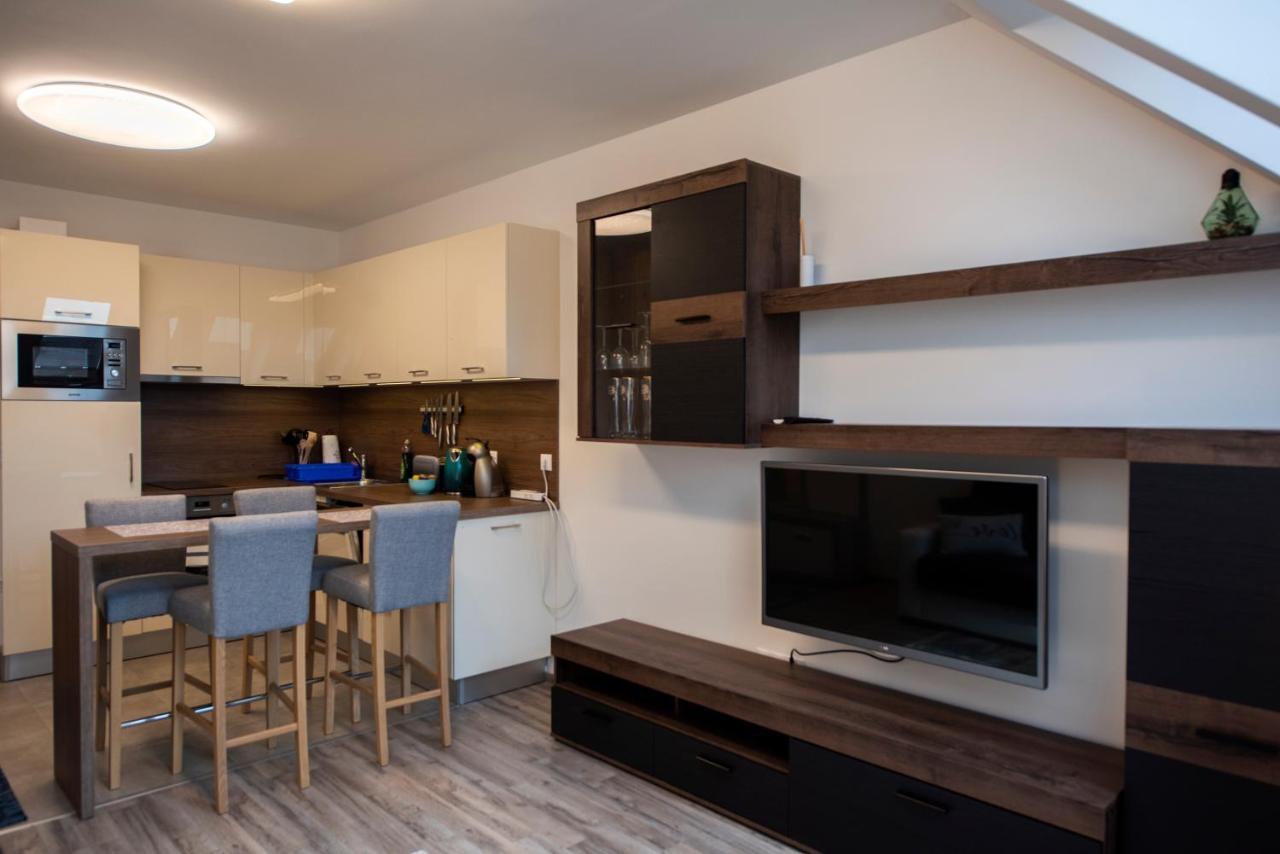 Zsuka Apartman Free Parking 페치 외부 사진